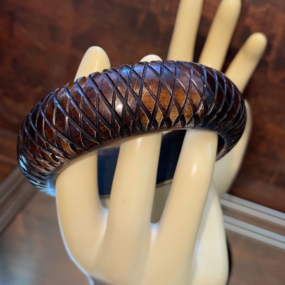 Heavy brown‎ & tan carved plastic bangle bracelet